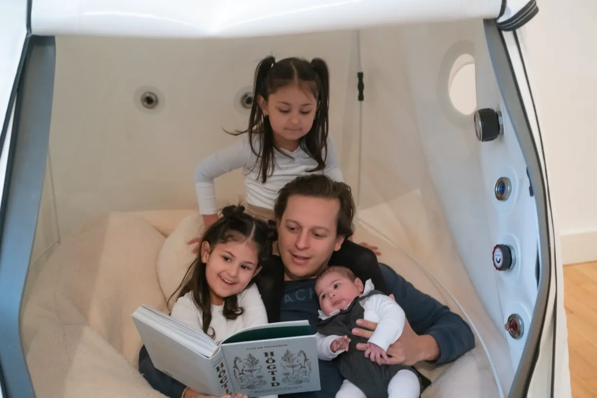 Patient während einer Überdruckkammer-Behandlung